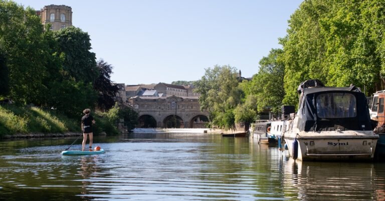 a paddle in bath